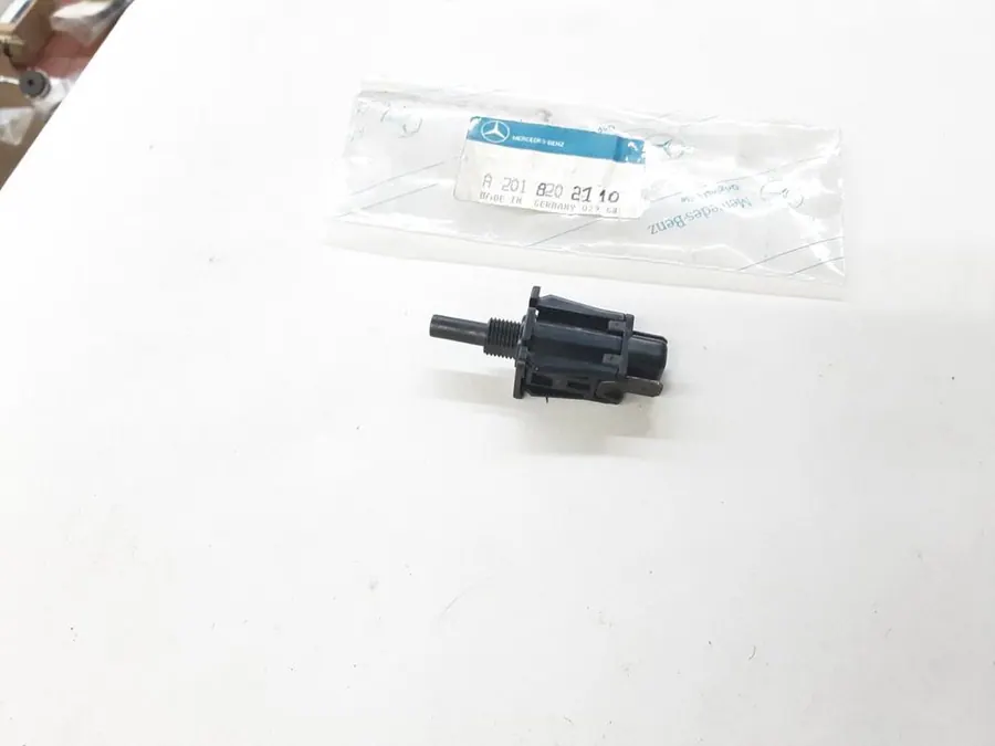 Original Mercedes-Benz W107 W114 W115 W116 W123 W124 W126 W129 W201 Kofferaumleuchte Türkontaktschalter NEU A2018202110