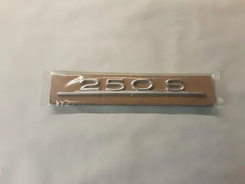 Original Mercedes-Benz W108 S-Klasse 250S Typenzeichen Typenschild Emblem NEU A1088170015