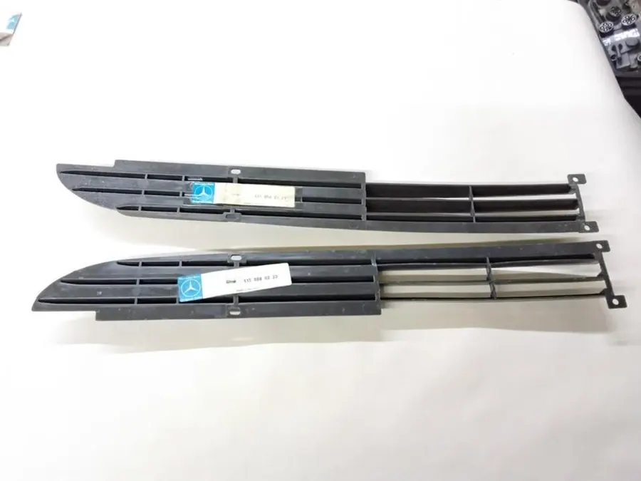 Original Mercedes-Benz W114 W115/8 Front Gitter Luftgitter Rechts + Links A1158880123 + A1158880223 ! NEU