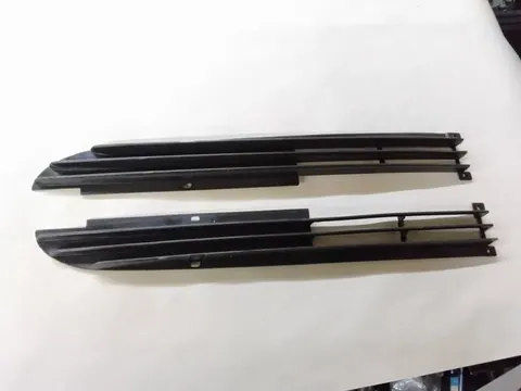 Ansicht 2 von 3: Original Mercedes-Benz W114 W115/8 Front Gitter Luftgitter Rechts + Links A1158880123 + A1158880223 ! NEU