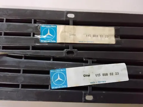 Ansicht 3 von 3: Original Mercedes-Benz W114 W115/8 Front Gitter Luftgitter Rechts + Links A1158880123 + A1158880223 ! NEU