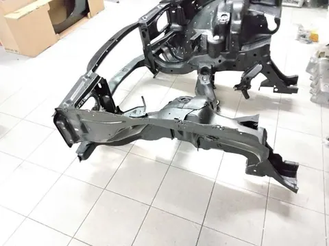 Ansicht 5 von 9: Original Mercedes-Benz W116 S-Klasse Vordere Vorbau Komplett NEU A1166207905