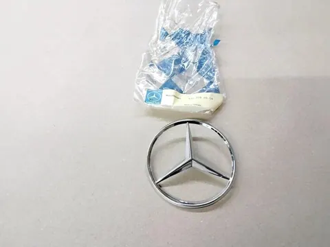 Original Mercedes-Benz W114 W115/8 Kofferraumdeckel Heckklappe CHROM STERN ! NEU A1157580058