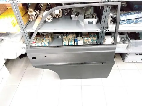 Original Mercedes-Benz W108 S-Klasse SEL TÜR-ROHBAU Fondtür Hinten Rechts NEU A1087301005