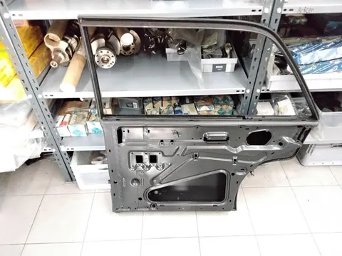 Ansicht 2 von 3: Original Mercedes-Benz W108 S-Klasse SEL TÜR-ROHBAU Fondtür Hinten Rechts NEU A1087301005