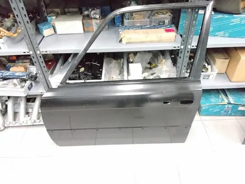 Original Mercedes-Benz W116 S-Klasse SE/SEL TÜR-ROHBAU VORNE Links NEU. A1167200505