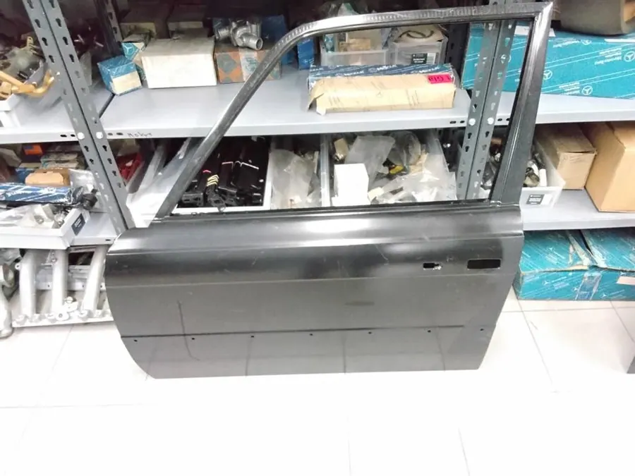 Original Mercedes-Benz W116 S-Klasse SE/SEL TÜR-ROHBAU VORNE Links NEU. A1167200505
