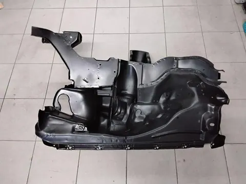 Ansicht 3 von 4: Original Mercedes-Benz W116 S-Klasse Vorbau Steuerhaus Radeinbau Links NEU. A1166208361