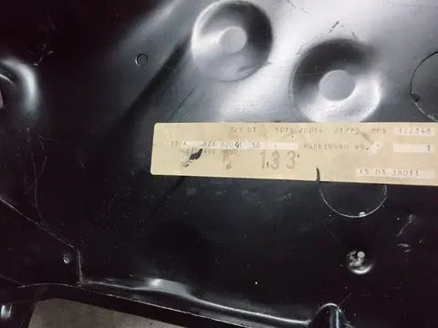 Ansicht 4 von 4: Original Mercedes-Benz W126 S-Klasse VORDERRADHAUS RADHAUS RADEINBAU VORNE R+L NEU A1266204150 + A1266204250