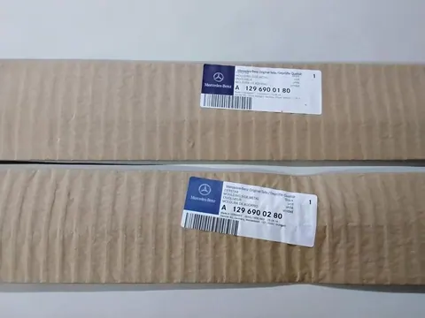 Ansicht 3 von 3: Original Mercedes-Benz R129 W129 SL TÜRE Zierstab Bordkante Vorne R+L NEU A1296900180 + A1296900280