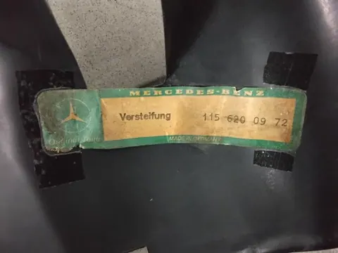 Ansicht 4 von 4: Original Mercedes-Benz W114 W115/8 1-Serie Frontmaske Reparaturblech Kühlerversteifung Vorne NEU A1156200972