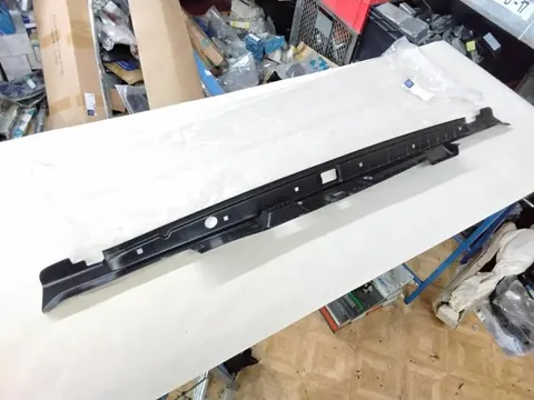 Ansicht 2 von 3: Original Mercedes-Benz R129 W129 SL Heckmittelstück Kofferraum Verkleidung Ladekante Oben NEU A1296901125