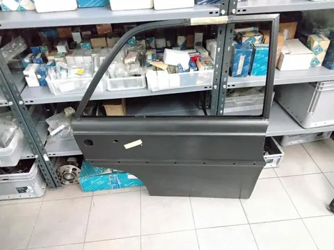Original Mercedes-Benz W108 S-Klasse SE TÜREN-ROHBAU Hinten Rechts NEU A1087302605