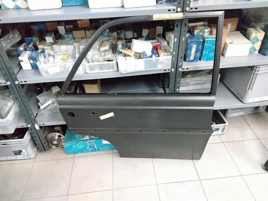 Original Mercedes-Benz W108 S-Klasse SE TÜREN-ROHBAU Hinten Rechts NEU A1087302605