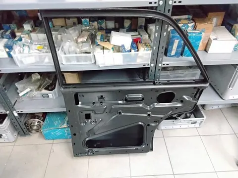Ansicht 2 von 3: Original Mercedes-Benz W108 S-Klasse SE TÜREN-ROHBAU Hinten Rechts NEU A1087302605