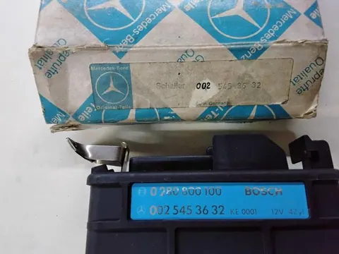 Ansicht 3 von 3: Original Mercedes-Benz W201 190E BOSCH Steuergerät KE-Jetronic NEU A0025453632
