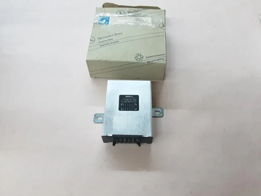 Original Mercedes-Benz W107 W124 W126 W201 BOSCH STEUERGERÄT SPANNUNGSWANDLER NEU A0008200297
