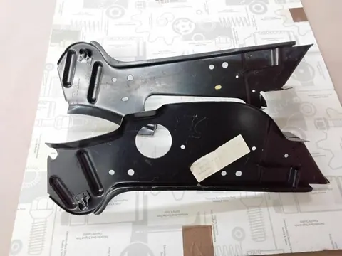 Ansicht 2 von 4: Original Mercedes-Benz W108 W109 S-Klasse Wasserkühler LEITTEILE Leitblech R+L NEU A1086200136 + A1086200236
