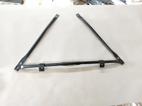 Ansicht 2 von 3: Original Mercedes-Benz W114/8 Coupe 280C/CE Zusatzlüfter Halter Strebe NEU A1146200185