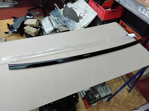 Original Mercedes-Benz R129 W129 SL ZIERBLENDE ZIERSTAB UNTEN BEI GLASAUSFÜHRUNG NEU A1297900884