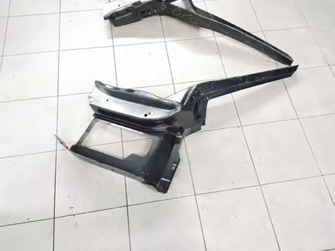Ansicht 3 von 4: Original Mercedes-Benz W107 SL Cabrio Reparaturblech Vorderwandsäule R+L NEU. A1076300510 + A1076300610