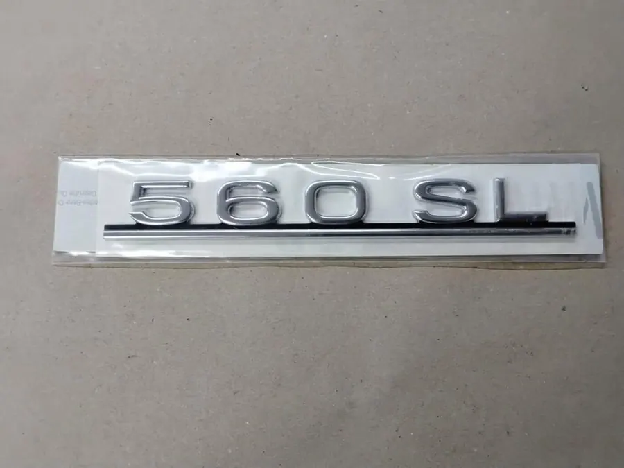 Original Mercedes-Benz W107 Cabrio 560SL Emblem Typenzeichen Typenschild NEU A1078171415