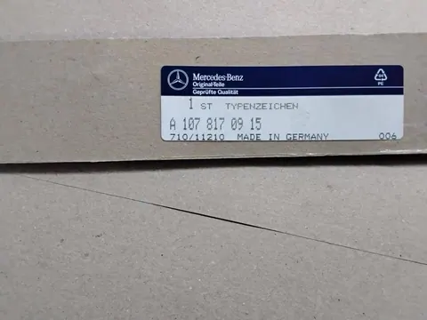 Ansicht 2 von 2: Original Mercedes-Benz W107 Cabrio 500SL Schriftzug Typenzeichen Typenschild NEU A1078170915