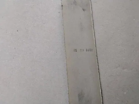 Ansicht 3 von 3: Original Mercedes-Benz W114 W115/8 1-Serie CHROM Kofferraumgriff Heckklappe Heckdeckel Griff NEU A1157580002