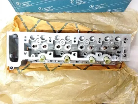 Ansicht 5 von 6: Original Mercedes-Benz R107 W107 SL SLC W116 S-Klasse M117 Motor ZYLINDERKOPF Rechts NEU A1170108621