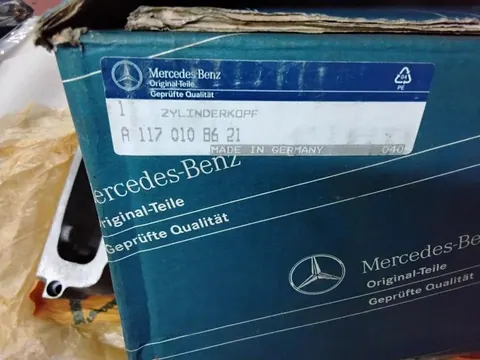Ansicht 6 von 6: Original Mercedes-Benz R107 W107 SL SLC W116 S-Klasse M117 Motor ZYLINDERKOPF Rechts NEU A1170108621