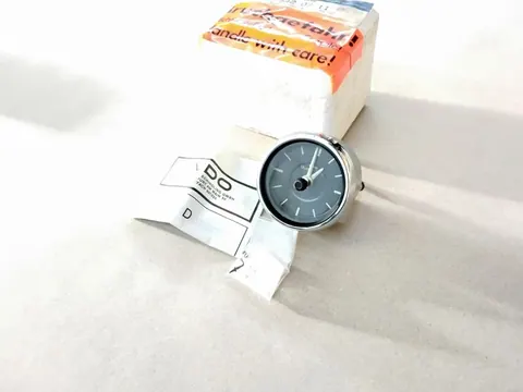 Ansicht 2 von 4: Original Mercedes-Benz W108 W109 W114 W115 Kombiinstrument VDO Uhr Quarzuhr Zeituhr NEU A0005420711