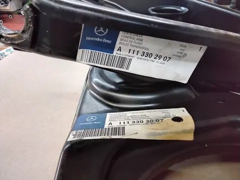 Ansicht 4 von 4: Original Mercedes-Benz W108 W110 W111 W113 QUERLENKER Vorne R+L NEU... A1113302907 + A1113303007