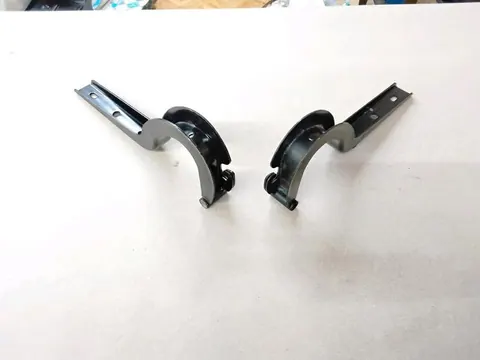 Ansicht 2 von 3: Original Mercedes-Benz W107 SL Cabrio HECKDECKEL Heckklappe SCHARNIERHEBEL R+L NEU A1077500787 + A1077500887