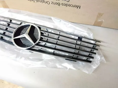 Ansicht 3 von 5: Original Mercedes-Benz R129 W129 SL Frontmaske Kühlergrill Schutzgitter NEU A1298800285