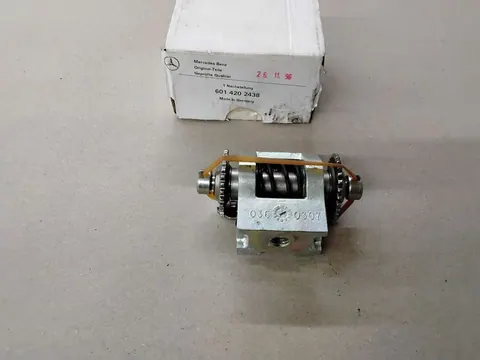 Ansicht 2 von 4: Original Mercedes-Benz W461 W463 G-Klasse Hinterachse Trommelbremse Nachsteller Nachstellung NEU A6014202438