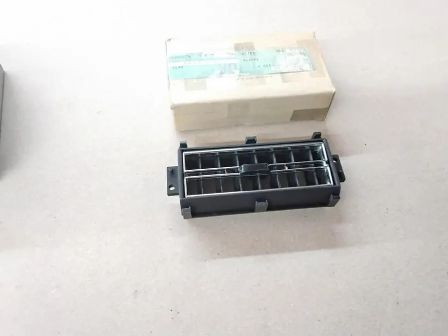 Original Mercedes-Benz W100 W108 W109 CHROM Lüftdüse Klimaanlage Jalousie Vorne NEU A1088300543