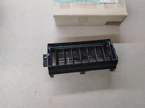 Ansicht 3 von 4: Original Mercedes-Benz W100 W108 W109 CHROM Lüftdüse Klimaanlage Jalousie Vorne NEU A1088300543