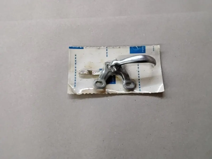 Original Mercedes-Benz W110 W111 W112 CHROM Türoffner Innenbetätigung Vorne Links NEU A1107601161