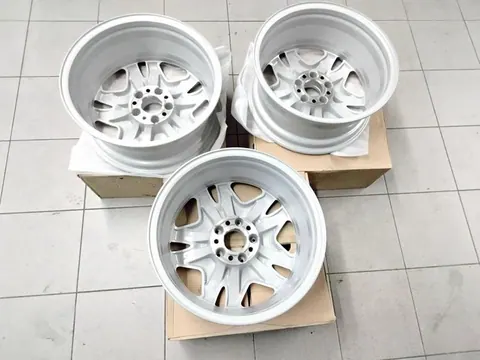 Ansicht 2 von 5: Original Mercedes-Benz C215 W220 Alufelgen Scheibenrad 7,5Jx17 ET46 NEU. B66470545