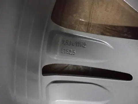 Ansicht 5 von 6: Original Mercedes-Benz W246 CLA RONAL Alufelgen Scheibenrad 7,5Jx17 ET52,5 NEU A2464010602